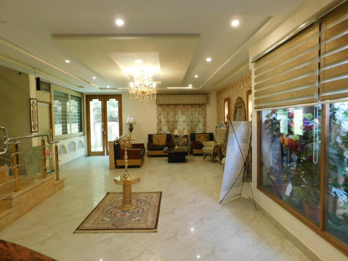 โรงแรม S.R. เลาจน์ มุลตาน ภายนอก รูปภาพ