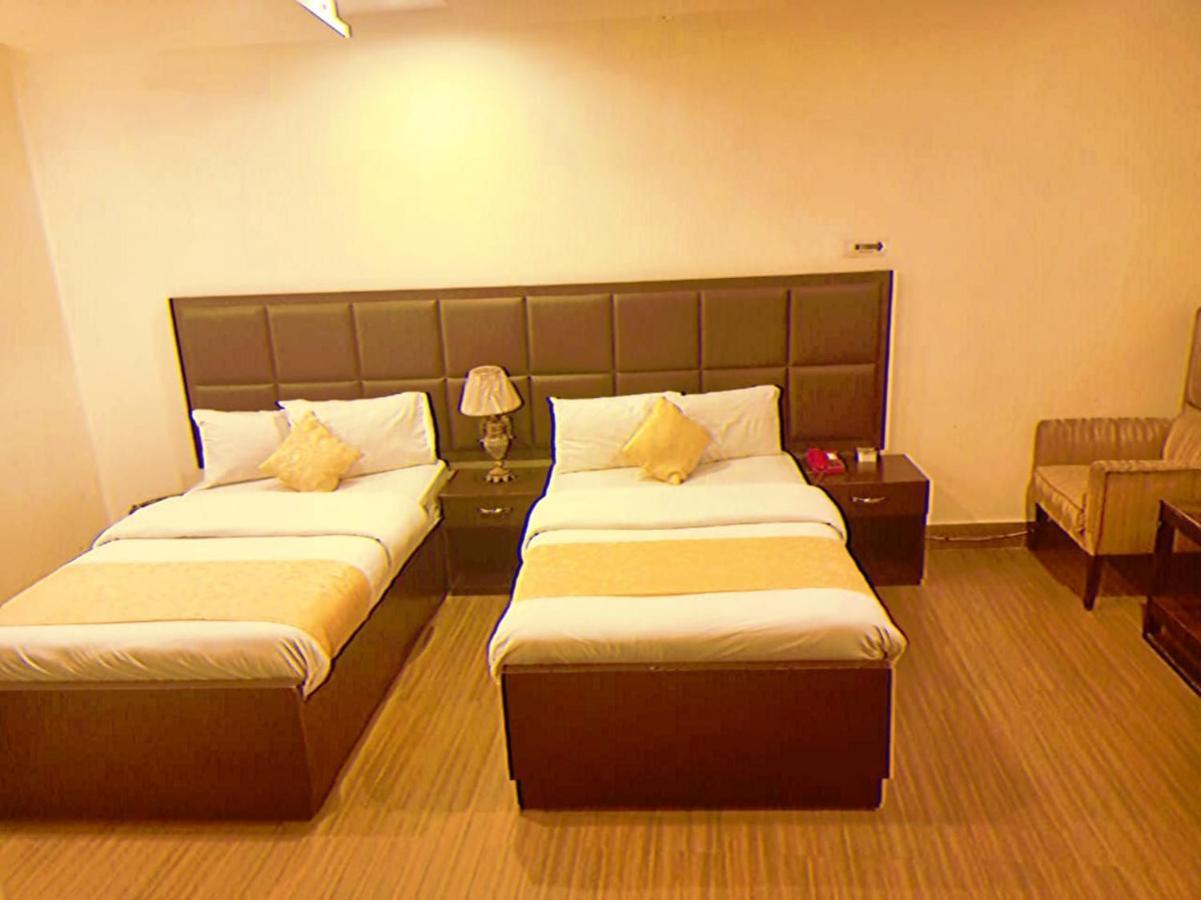 โรงแรม S.R. เลาจน์ มุลตาน ภายนอก รูปภาพ